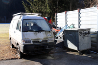 ダイハツと提携した伊ピアッジョ社が、「ハイゼット」をベースに製造した「ポーター」が、片隅で眠っていた。ちゃんと四駆仕様であることに注目。