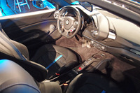 「488スパイダー」のインテリア。