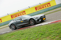 新型「P ZERO」のグリップのピークはなだらかで、いかにもピレリらしい特性。タイヤの感触を楽しむ余裕がある。