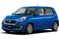 新型「ブーン／パッソ」には2種類のデザインが用意されている。写真は丸いヘッドランプが特徴的な「ブーン シルク“Gパッケージ SA II”」。