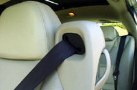 
	Bピラーレスのアヴァンタイムは、シートベルトがシートに取り付けられる。
	 