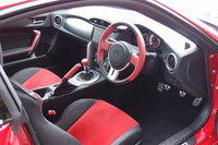 インテリアの様子。写真の6段MT車のほか、6段AT車もラインナップする。