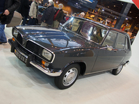 生産最終年である1980年のモデル。これは空軍学校の自動車教習用。ルノーが公団だったことから「R16」は官公庁にも多く納められた。