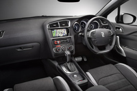 「DS 4」のインテリア。