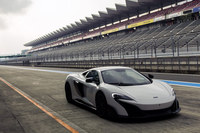 「675LT」は2015年3月のジュネーブショーで世界初公開され、日本では同年5月に初披露された。