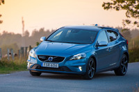 「ボルボV40 D4 R-DESIGN」