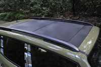 「トレイルホーク」では前後のルーフが取り外せる「My Skyオープンエアルーフ」が選べる。前ルーフについては電動で後方にスライドし、サンルーフとしても機能する。