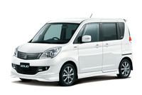 こちらは「パールホワイト」の「ソリオ BLACK＆WHITE」。