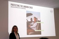 1959年に世界で初めて3点式シートベルトを開発したボルボ。ヤコブソン氏は「シートベルトは肩と腰骨にベルトを回すことによって固定され、その機能が発揮されます。もちろん妊婦さんもお腹の赤ちゃんと自分を守るために、正しい位置でシートベルトを着用することが必要」と語る。