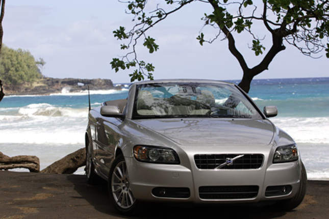 【スペック】全長×全幅×全高＝4582×1820×1400mm/ホイールベース＝2640mm/車重＝1725kg/駆動方式＝FF/2.5リッター直5DOHC20バルブターボ・インタークーラー付き（220ps/5000rpm、32.6kgm/1500-4800rpm）