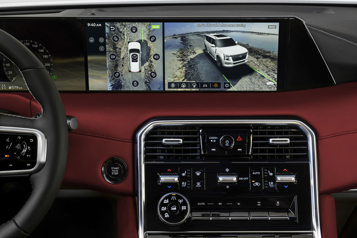 360度カメラは8つの映像の合成のためひずみが小さく、斜め俯瞰（ふかん）のような画角でも見やすい。