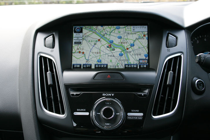 フォードの音声認識システム「SYNC」と両立可能な純正ナビゲーションシステムを装着したところ（連載第13回）。やはりナビがあると便利で、装着以降、仕事の出番がさらに増えたように思う。