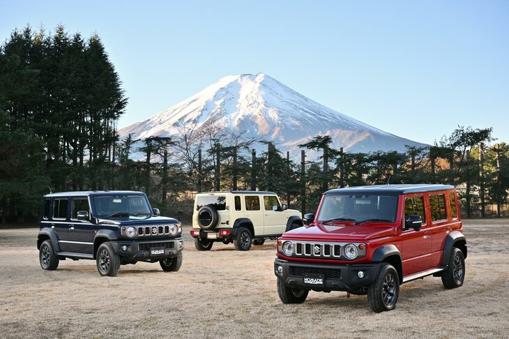 新型車をリリースするにあたって最も手っ取り早いのは、既存モデルのOEM展開である。転用元としては「スズキ・ジムニー ノマド」（写真）のような人気車種も考えられるが、それで「パジェロ」ファンの心をつかめるかといえば、難しそうだ。
