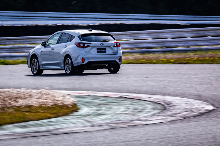 スバル・インプレッサ（クローズドコースでの走行シーン）