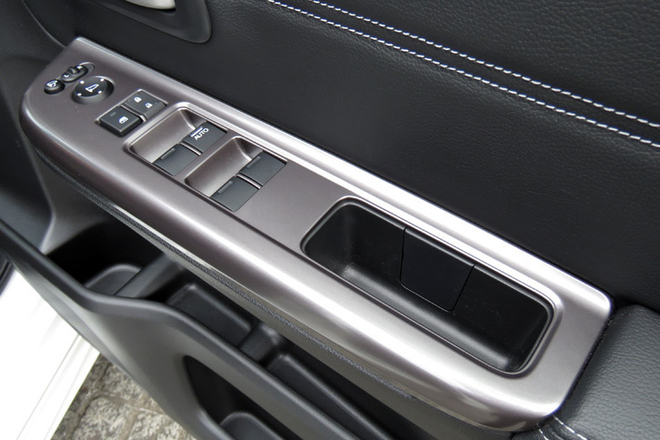 ホンダ・フリード モデューロX Honda SENSING（6人乗り）