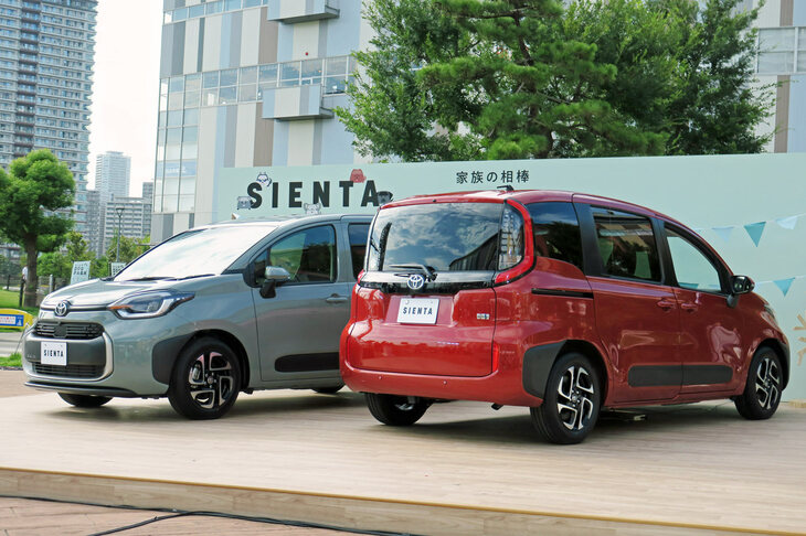 全長×全幅×全高＝4260×1695×1695mm（4WD車の全高は1715mm）というコンパクトなサイズが特徴の「トヨタ・シエンタ」。現行型は3代目のモデルにあたり、いまやトヨタで唯一の“5ナンバー枠におさまるミニバン”となっている。