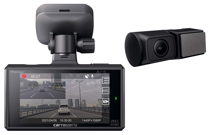 「VREC-DH300D」は前後ともに高画素のカメラを採用し、細部まで明るくはっきりとした映像を記録する。本体には3インチの大画面モニターを搭載し、ボタンを側面と上部に配置して操作性も向上させた。