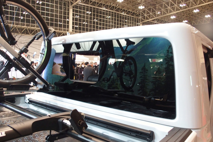 ジープ・グラディエーター（リアウィンドウ）