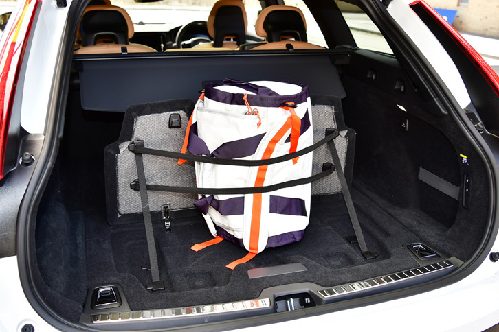 グローサリーバッグ・ホルダーには、脱着可能なゴム製のストラップが2本付き、立体的な荷物もしっかりと固定することができる。