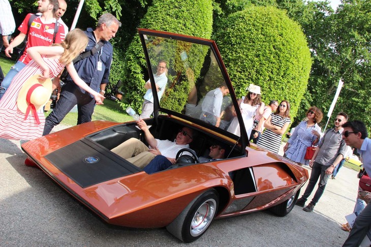 コンコルソ・ヴィラ・デステ2018の会場で。メインテーマと同じ「ハリウッド・オン・ザ・レイク」のクラスウィナーは、1970年「ベルトーネ・ストラトス ゼロ」。1988年のマイケル・ジャクソン主演映画『ムーンウォーカー』に登場する。