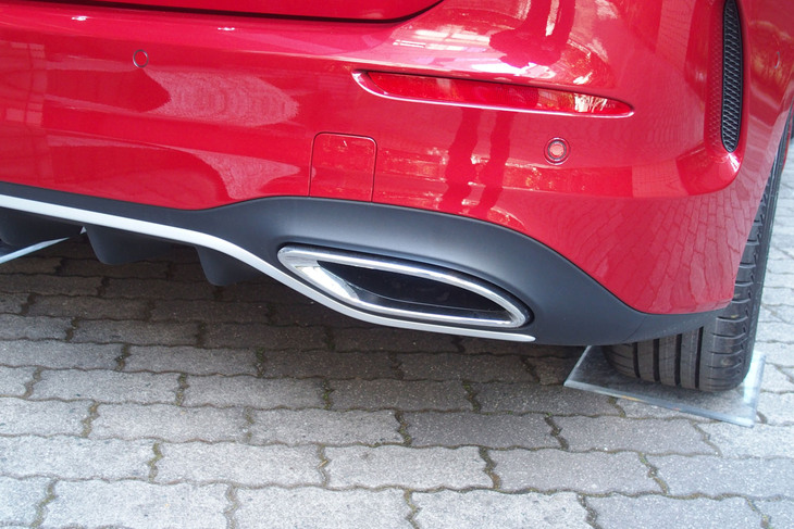 メルセデス・ベンツB200d（テールパイプフィニッシャー）