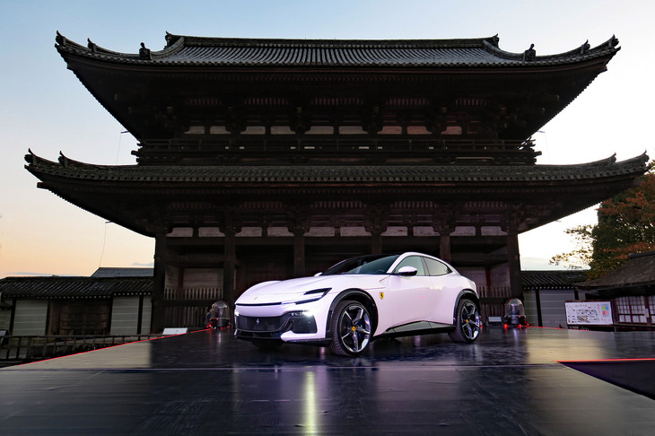 「フェラーリ・プロサングエ」の日本発表イベントは、1000年を超える歴史を持つ京都の仁和寺で行われた。