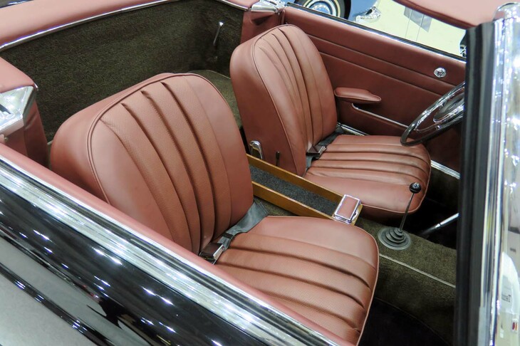 メルセデス・ベンツ230SL（1964年）