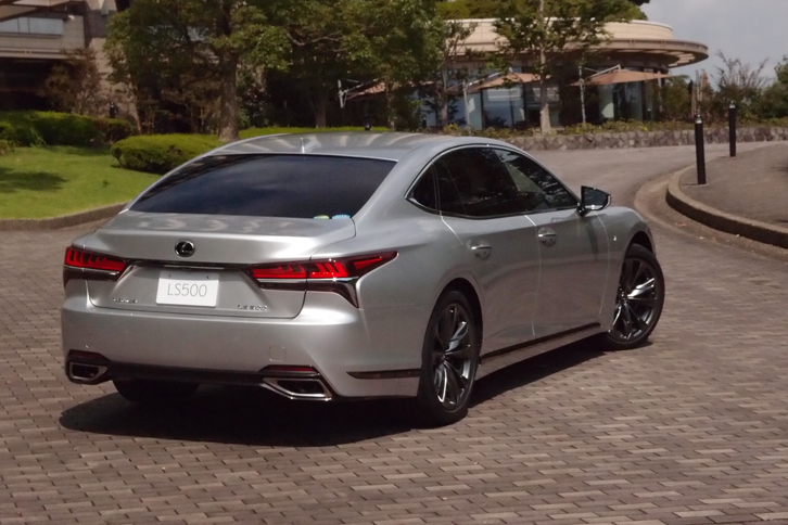 LS500“Fスポーツ”