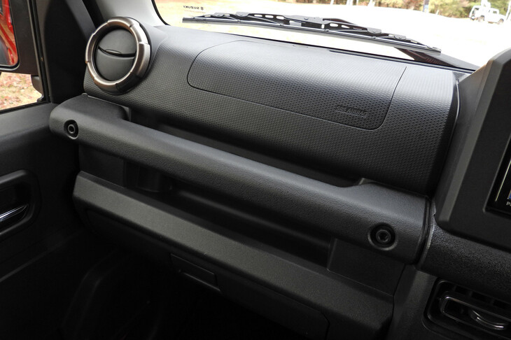 スズキ・ジムニー ノマド（助手席アシストグリップ）