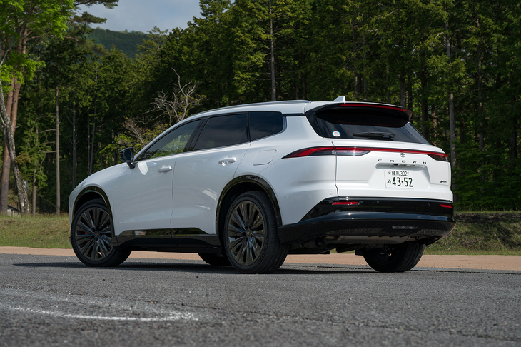 2007年まで販売されていた先代「エステート」はステーションワゴンだったが、新型は堂々たるサイズのSUV。トヨタのオフィシャルウェブサイトでもSUVにカテゴライズされている。