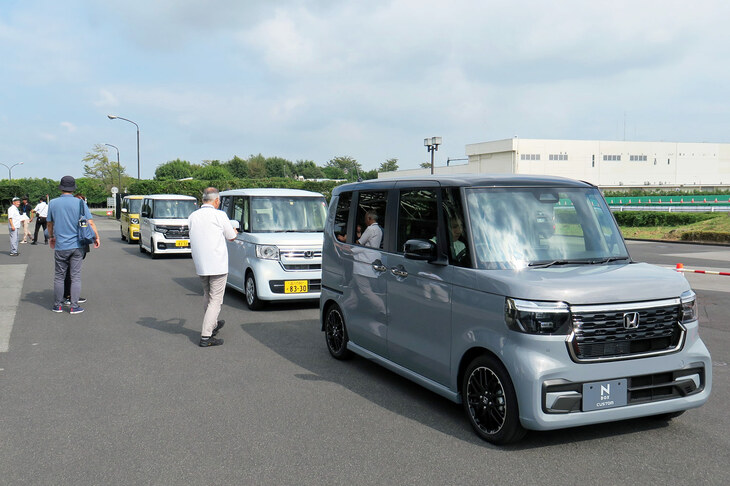 今回のインタビューは、ホンダの栃木プルービンググラウンドで行われた新型「N-BOX」の試乗会で実施。同イベントでは、従来型と新型を比較試乗する機会が設けられていた。