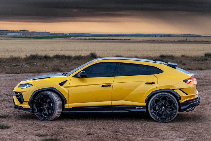 「ウルス ペルフォルマンテ」は、今回のマイナーチェンジで追加された「ウルス」の高性能モデルだ。