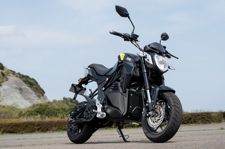 まず試乗したのはオーストリアのメーカー、モートロンの原付二種モデル「ヴィジョン」。全長1760mm、車重100kgと、非常に軽量・コンパクトなモデルだ。