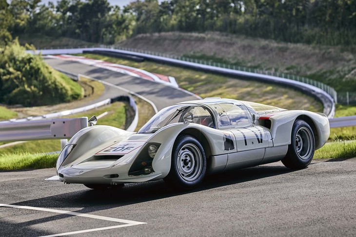 ポルシェ・エクスペリエンスセンター東京のオープニングに合わせて展示された「906」（写真）も見逃せません。（photo：田村孝介）