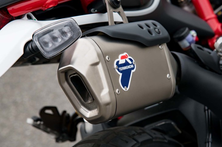 歯切れのいい音と短い寸法が特徴的なテルミニョーニのサイレンサーは、オプションとして用意される。