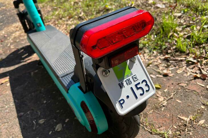 借り出したのは杉並区のポートだったが、電動キックボードのナンバーは新宿区になっていた。同じ場所にも戻さなくてもいいので、ナンバーと使用地域は必ずしも一致しない。