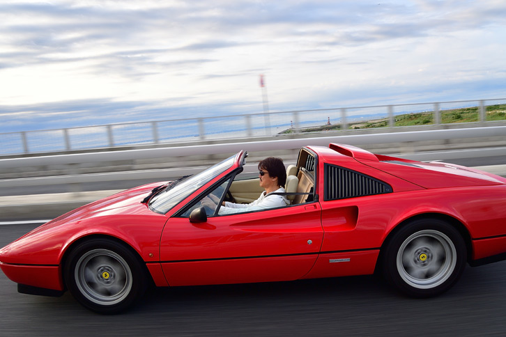 筆者が現在所有する“赤い玉号”こと「フェラーリ328GTS」。（写真＝池之平昌信）