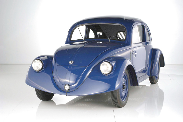 1937年に完成したプロトタイプ「VW30」（レプリカ）。30台の試作車によって徹底的な試験が行われた。