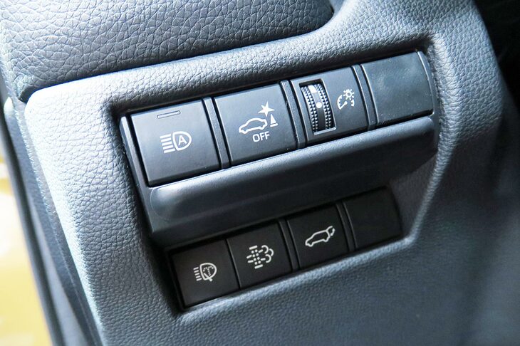 トヨタ・ランドクルーザー“250”（オートハイビームや排出ガス浄化装置などのスイッチパネル）