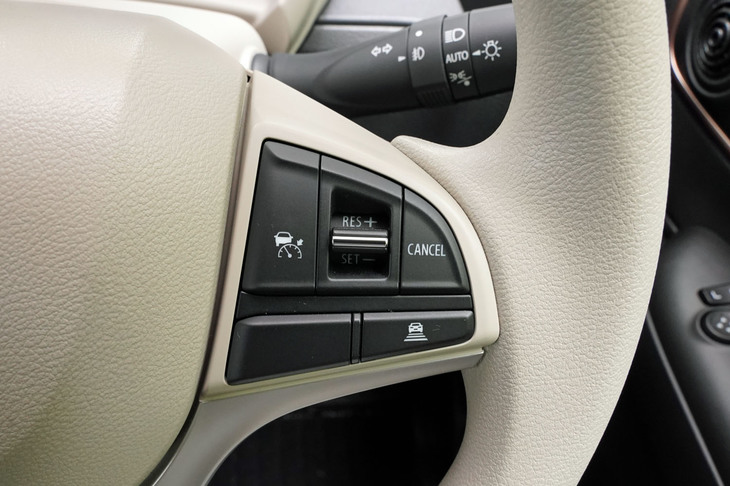 スズキ・ワゴンRスマイル ハイブリッドX（ステアリングスイッチ＜右＞）