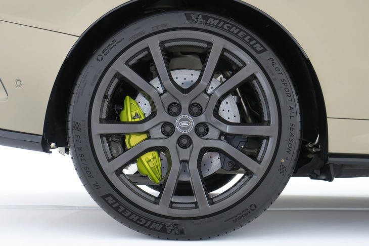 レンジローバー・スポーツSVエディションワン（リアタイヤ＆ホイール）