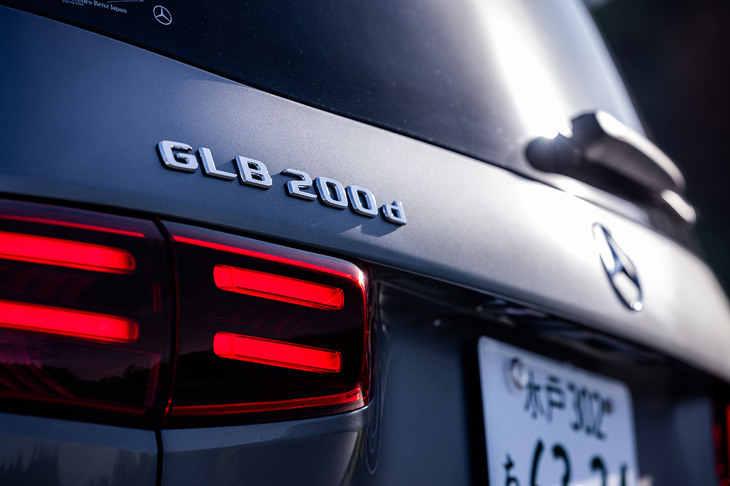 2リッター直4ディーゼルターボエンジンを搭載する「GLB200d 4MATICアーバンスターズ」の車両本体価格は738万円。右ハンドル仕様車のみの設定だ。