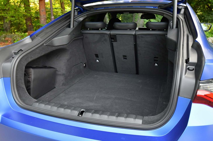 ラゲッジスペースの容量は470リッター。後席の背もたれを倒すと1290リッターにまで拡大できる。