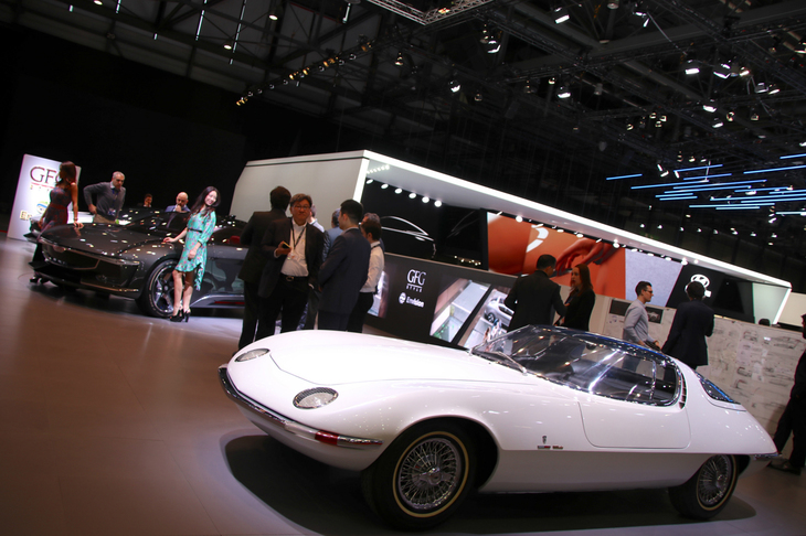 ジウジアーロ氏は今年80歳。ブースには55年前、ベルトーネのチーフデザイナーを務めていた彼が発表した「シボレー・コーヴェア テスチュード」も。