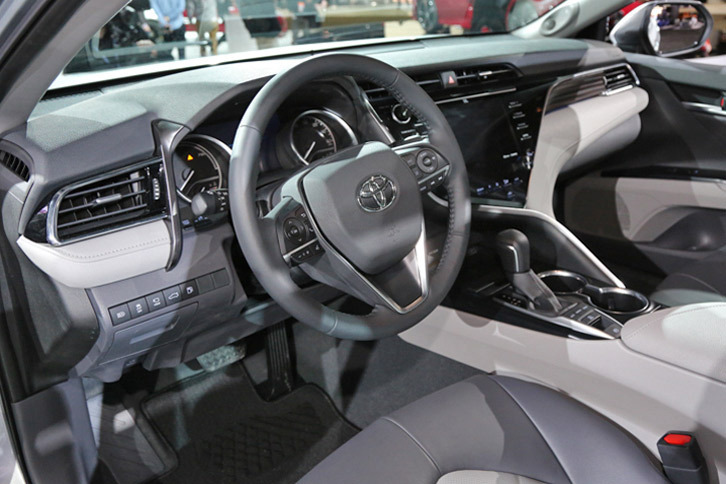 トヨタ・カムリXLE