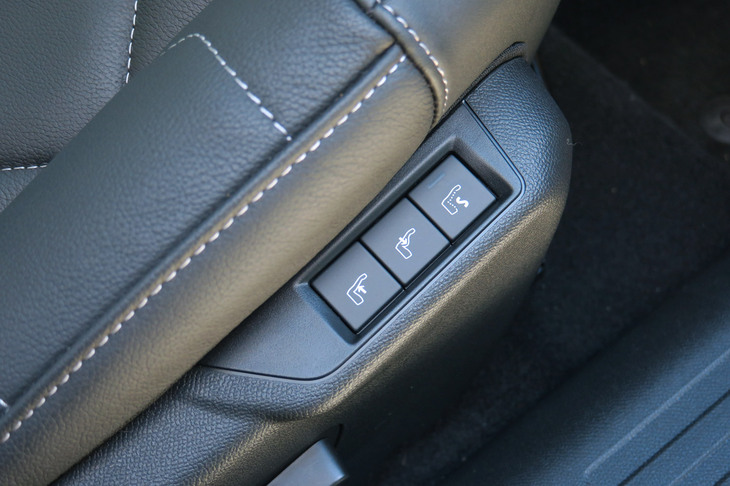 シトロエンE-C4エレクトリック（パワーシートスイッチ）