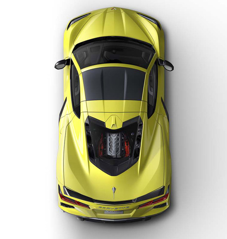 「スターリングシルバー」のエンジンカバーが特徴。その存在感をさらに際立たせるドレスアップも施される。