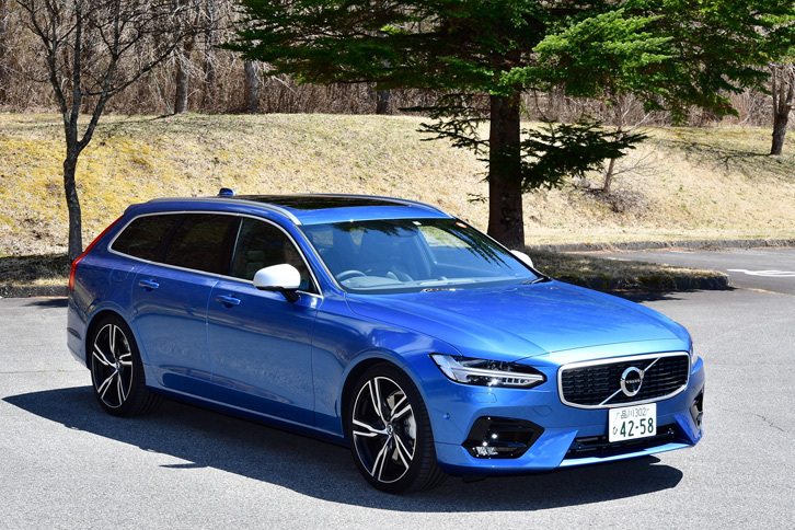 今回、比較試乗した「ボルボV90 T6 AWD R-Design」。