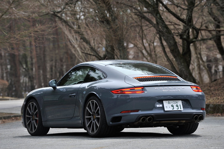 
	3リッターターボエンジンが搭載された「911カレラ／カレラS」は2015年のフランクフルトショーで発表された。日本市場では2016年2月にお披露目されている。
	