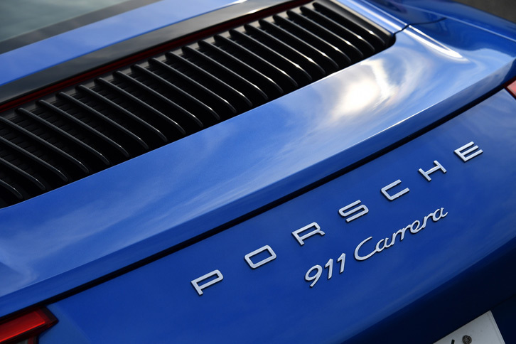 今はベーシックな「911」のモデル名となっている「カレラ」だが、かつては公道レース「カレラ・パナメリカーナ・メヒコ」の名にあやかった、高性能グレードの称号だった。